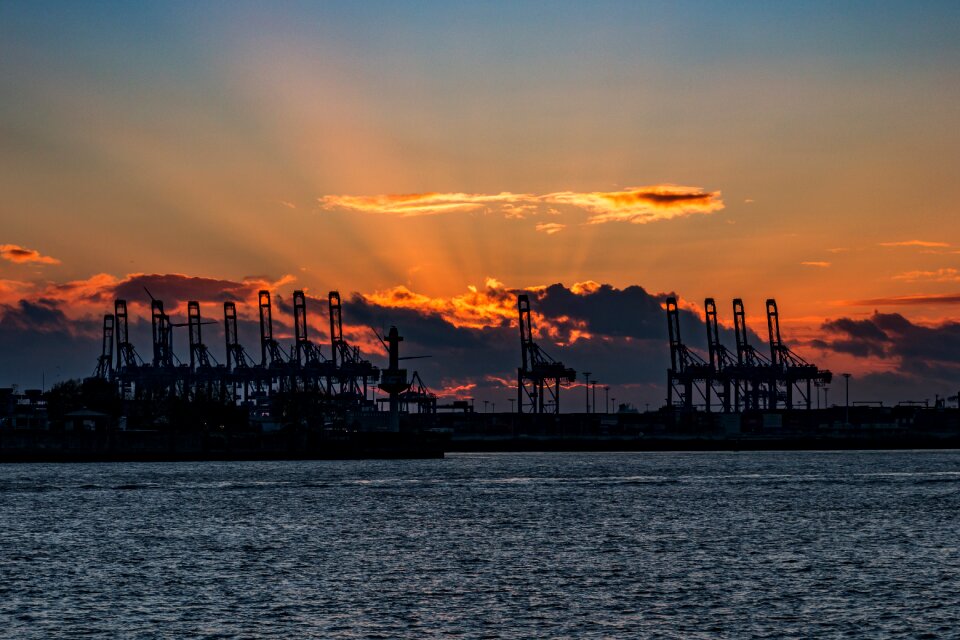 Landungsbrücken container cranes water