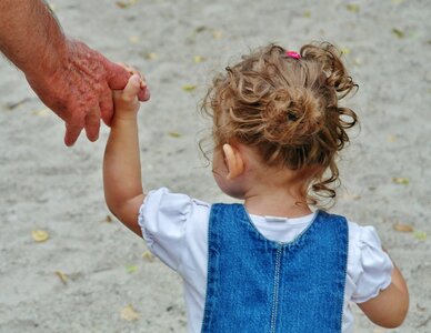 Small child keep hold tight