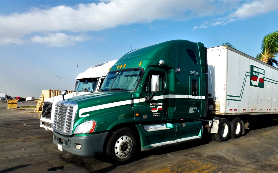 Automobile trailer diesel engine