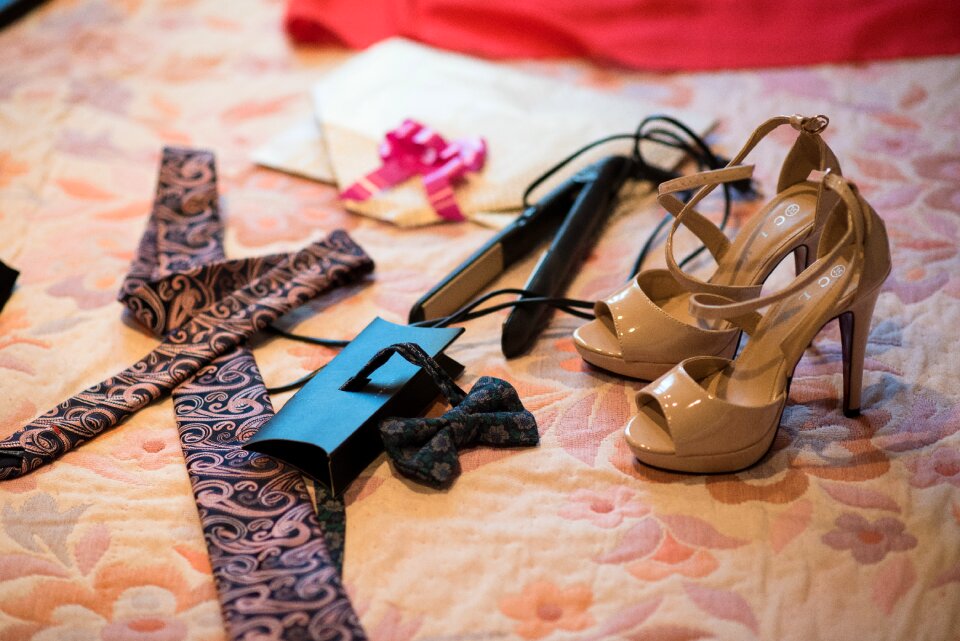 Tie bow tie hair straightener