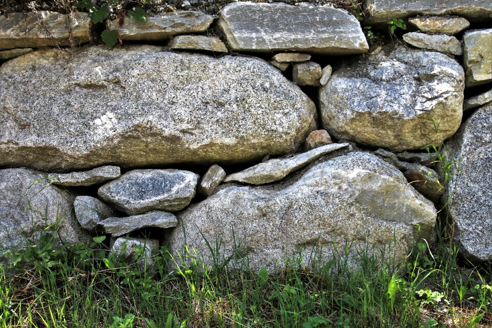 Harsh walls gray