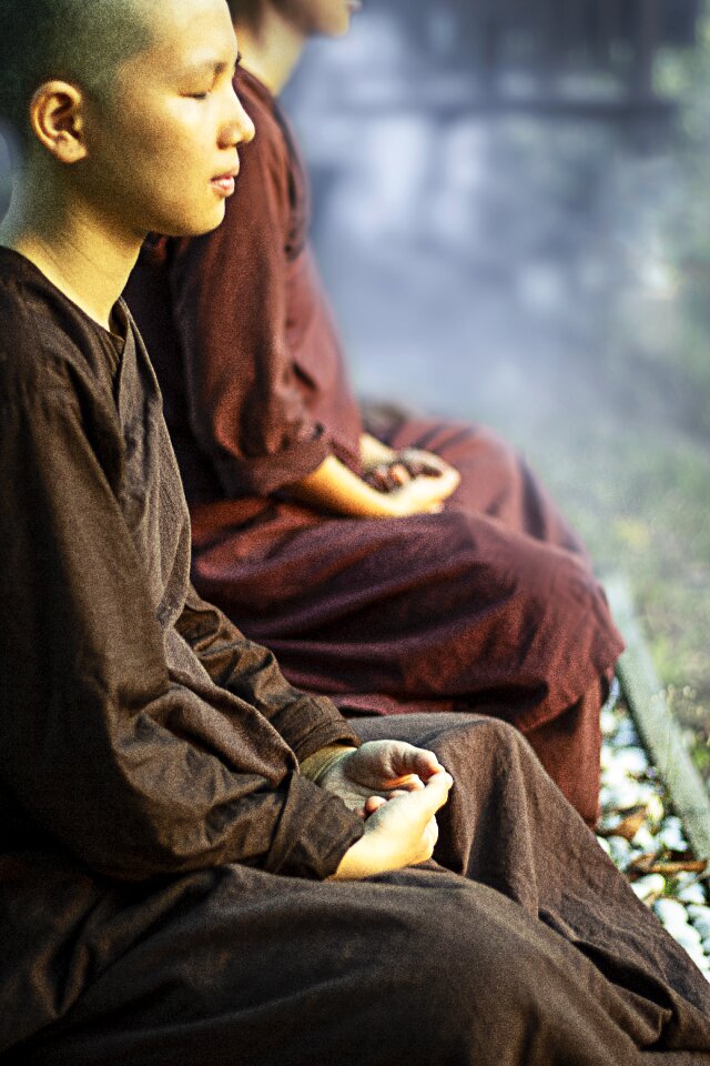 Theravada buddhism meditate