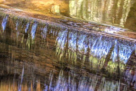 Overflow waterfall structure
