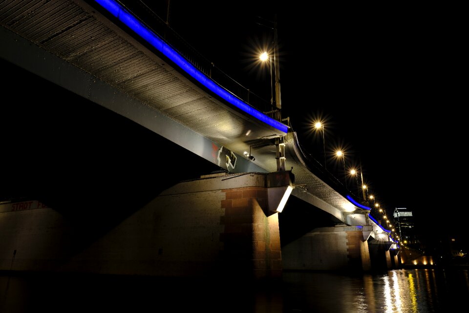 Water mirroring lights
