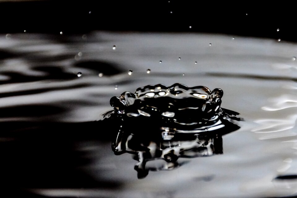 Liquid dripping spray