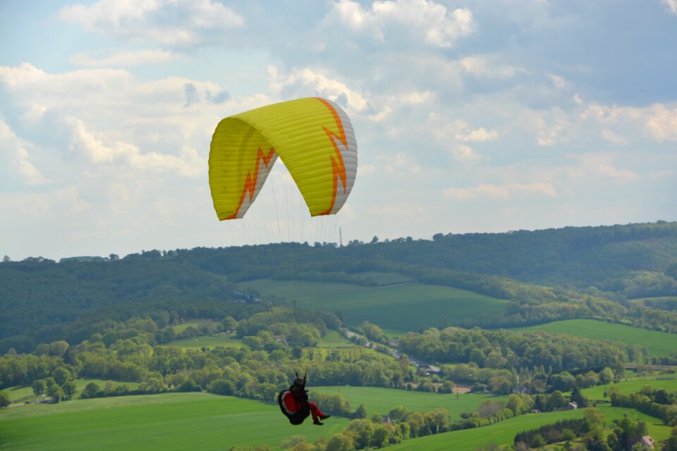 Paraglider sports activities sailing paragliding photo