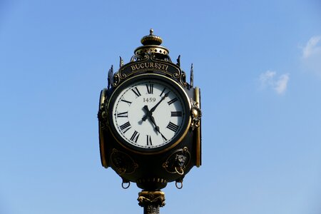 Hour bucharest romania