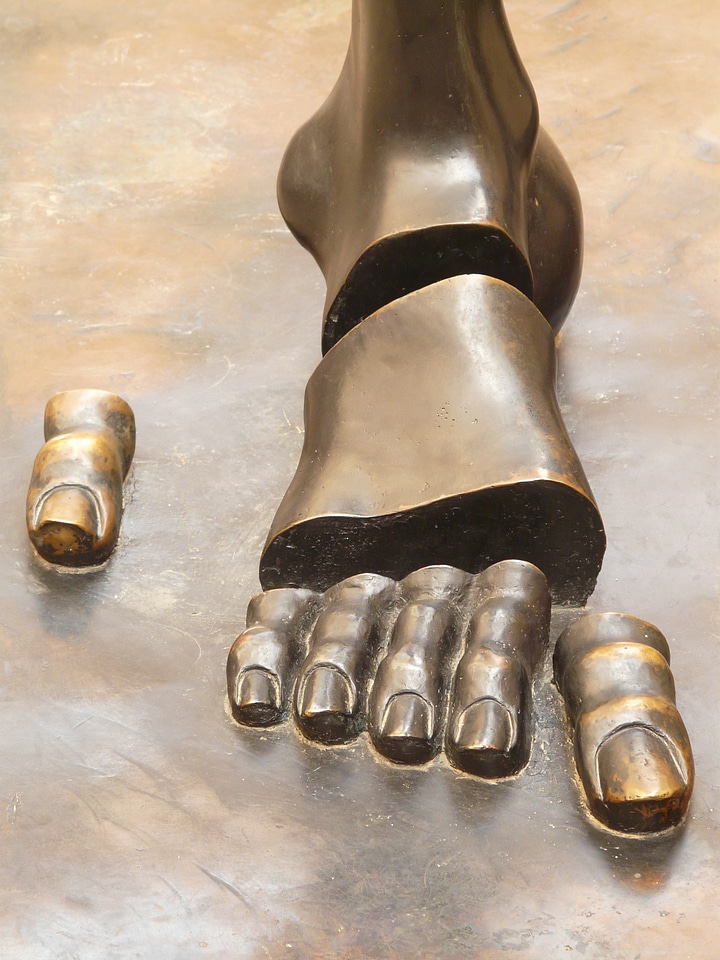 Foot sculpture figueres