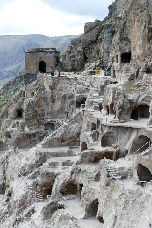 Mountain cave live