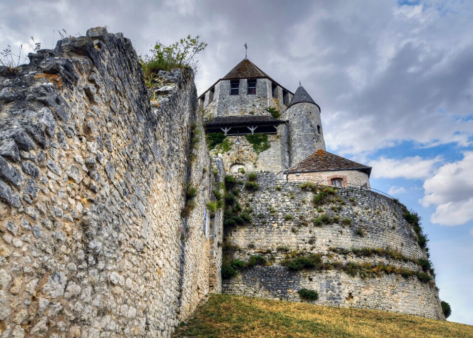 Pierre middle ages castle