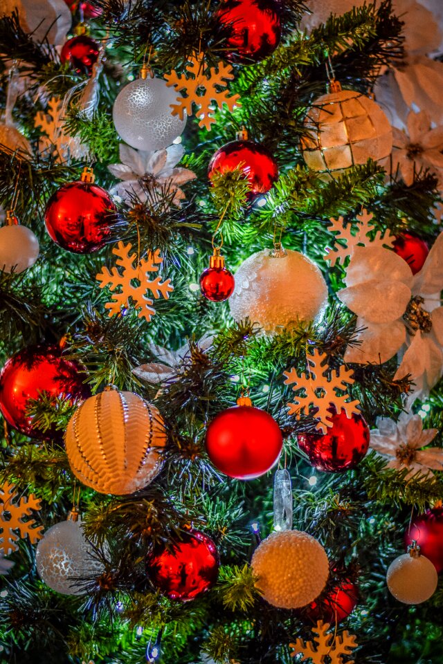Decorative sphere trappings