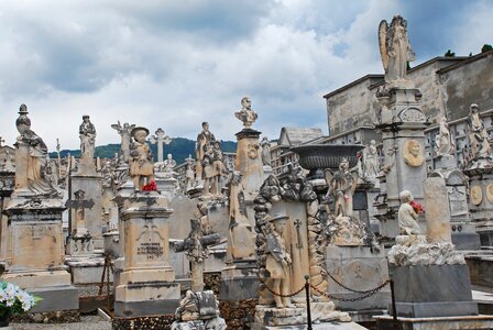 Tombstone statue sculpture