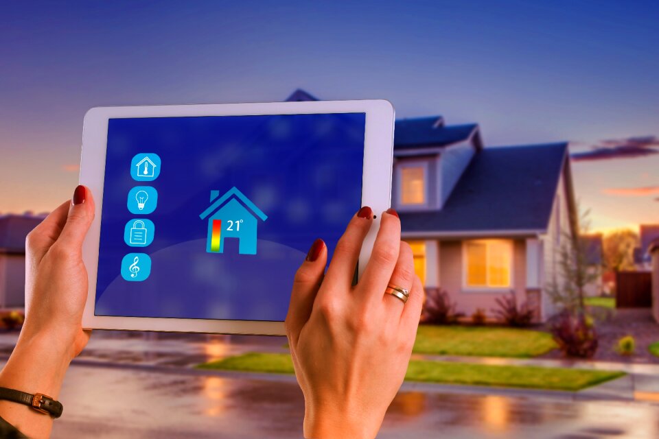 Multimedia tablet control