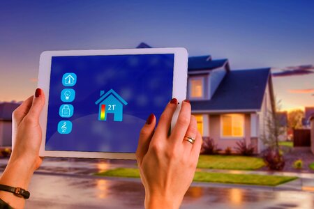 Multimedia tablet control