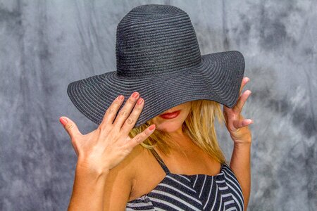 Model hat hand