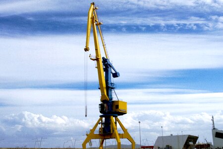 Yellow crane industry