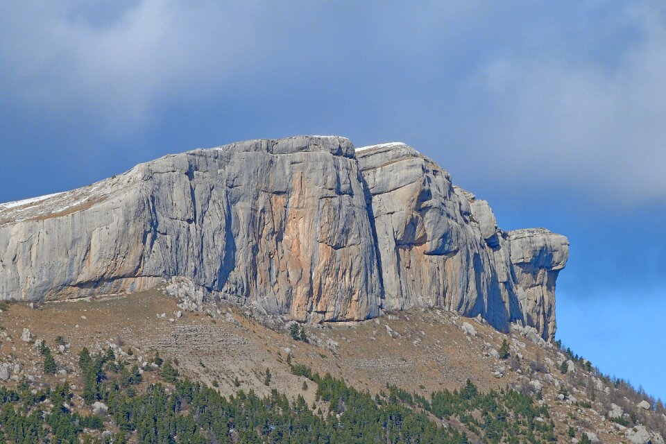Cliffs vertical spot climbing