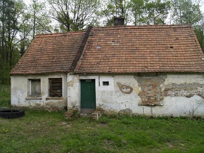 Crash old house house in the woods photo