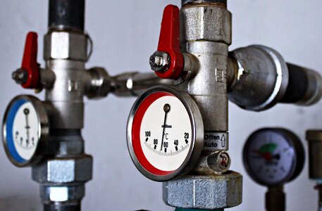 Clock heating pipes valves