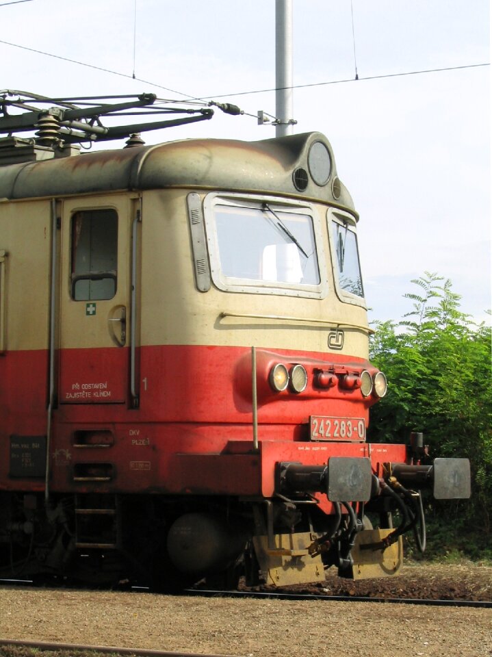 Electric locomotive train putim