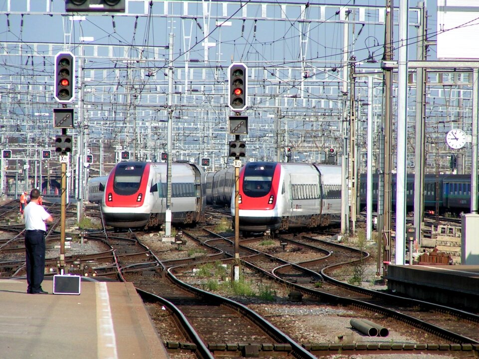 Central station intercity tilting train