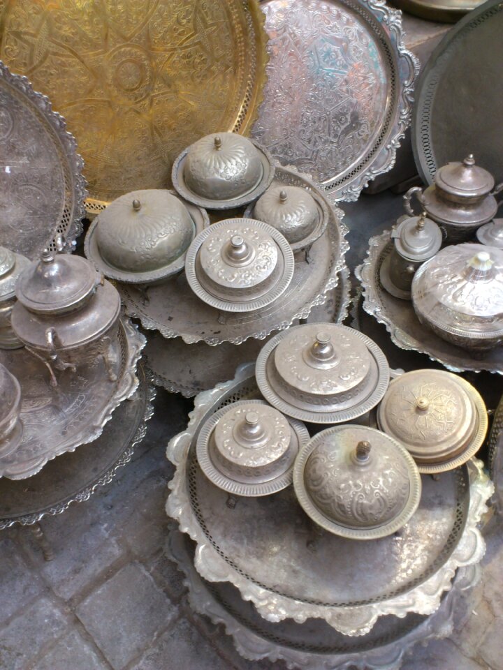 Kitchenware equipment container