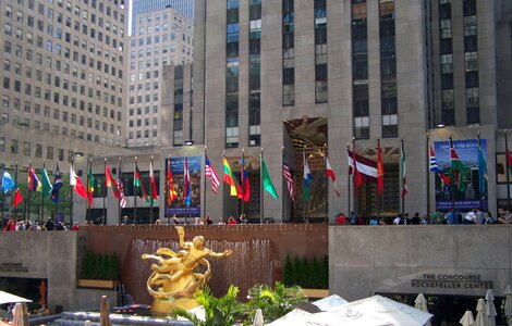 Gold statue nyc city photo