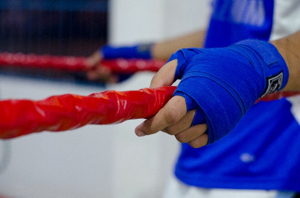 Fighter ropes hands