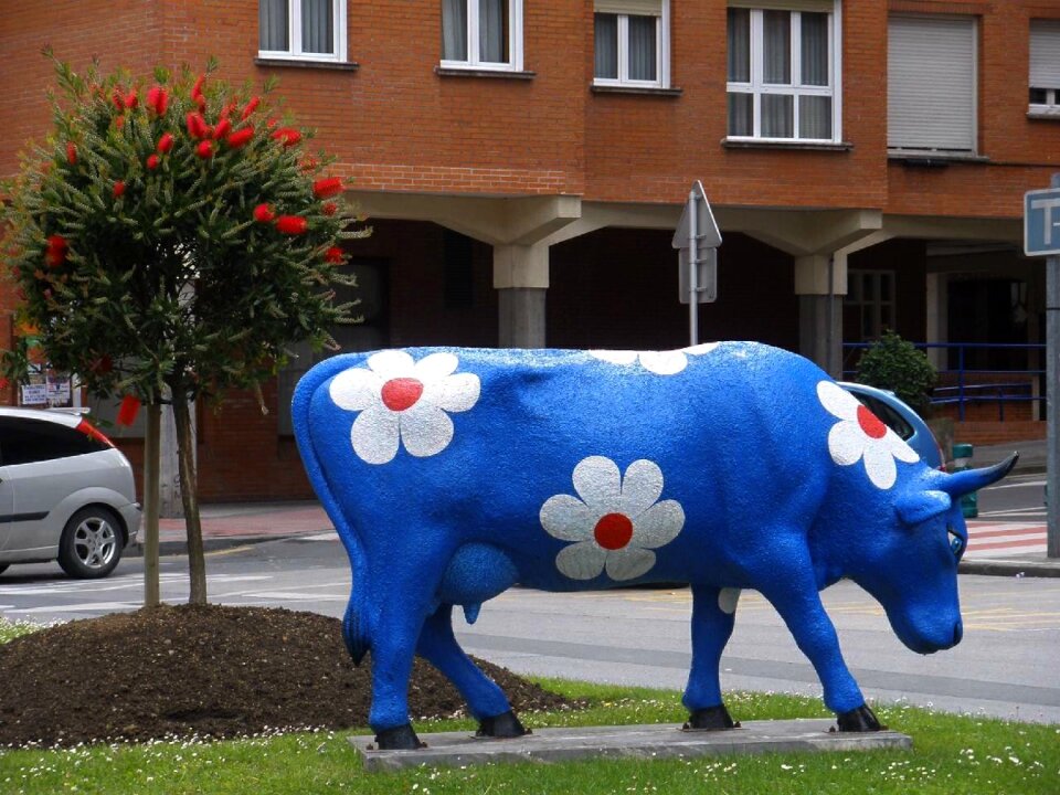 Statue painted flowers