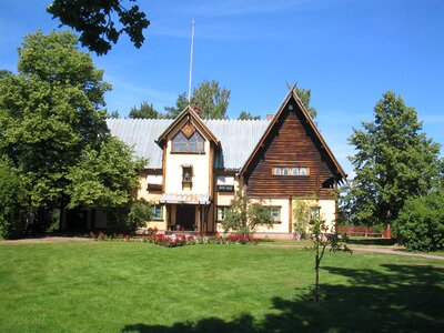 Summer house grass photo