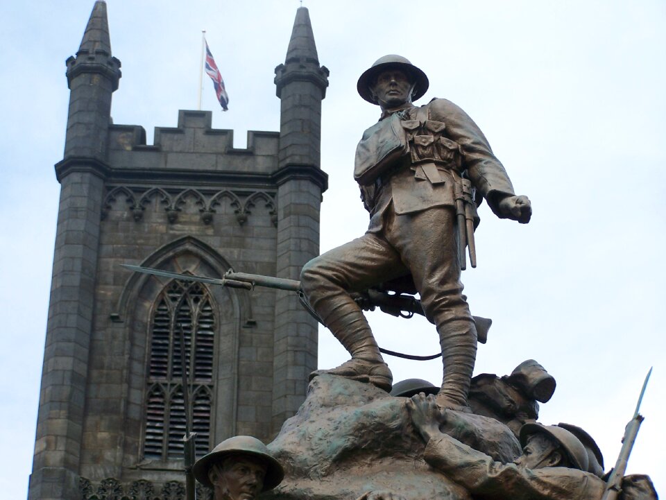Bronze sculpture monument