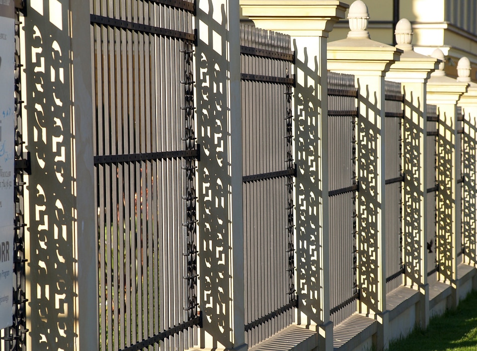Textura fencing architecture