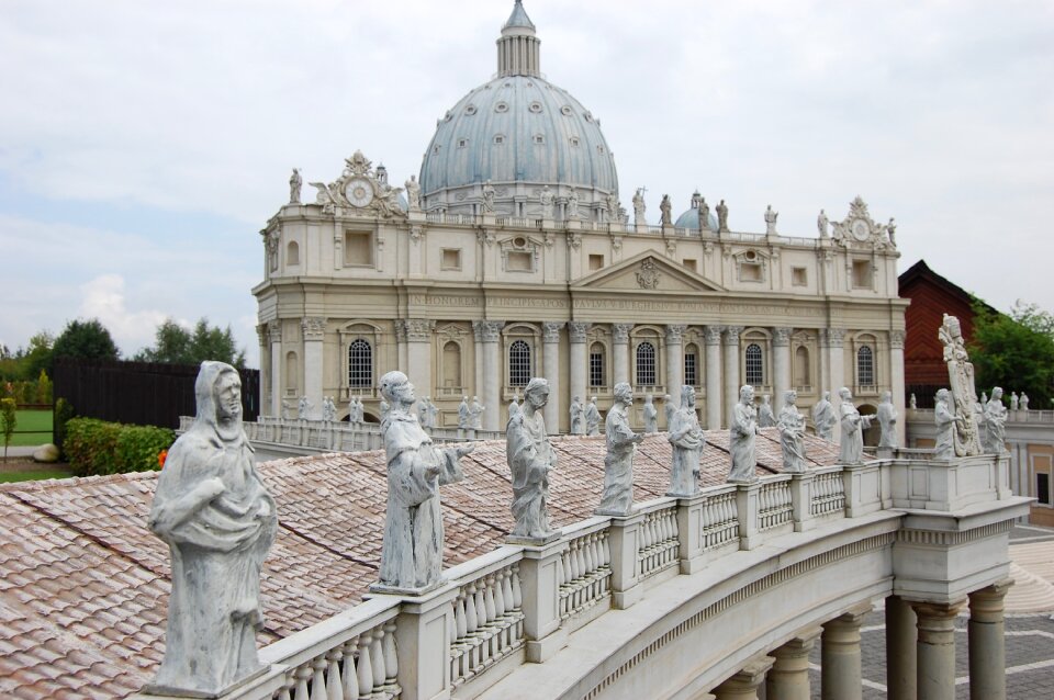 Pope architecture monument