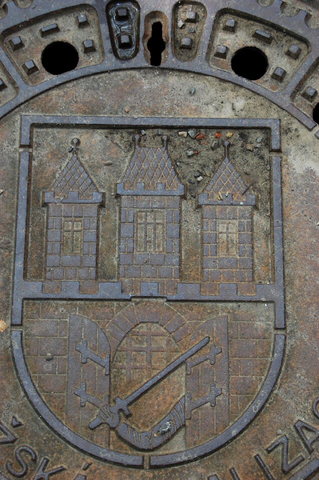 Coat of arms comb castle