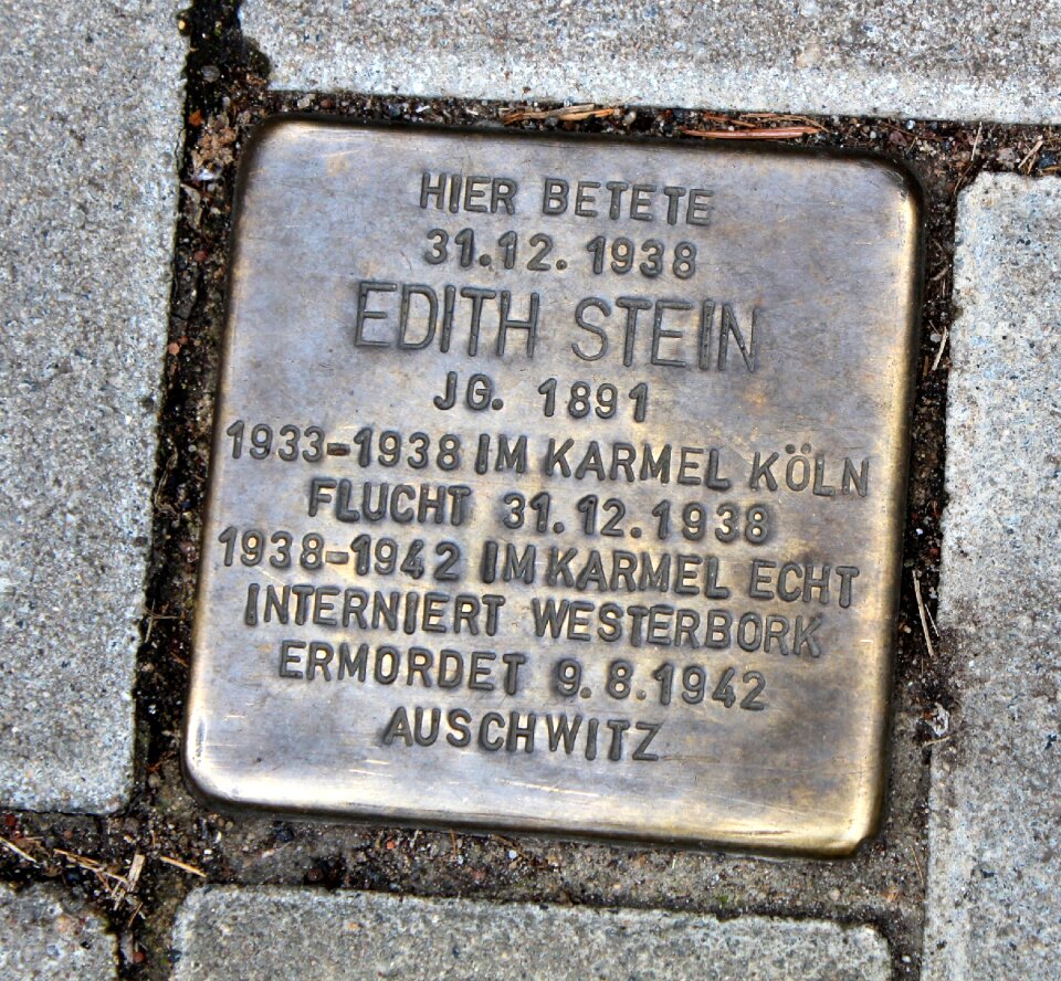 Paving stones stones commemorate