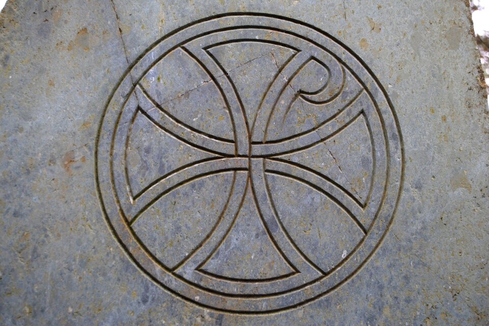 Grave cemetery tombstone