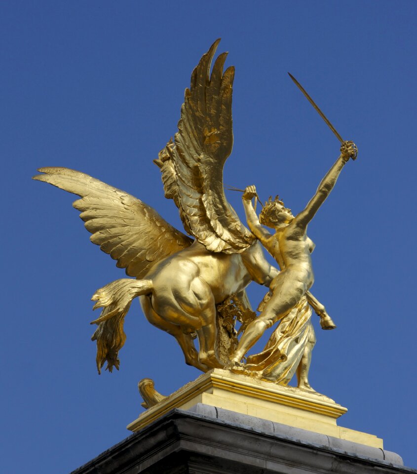 Statue monument sky