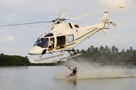 Ski skiing lake