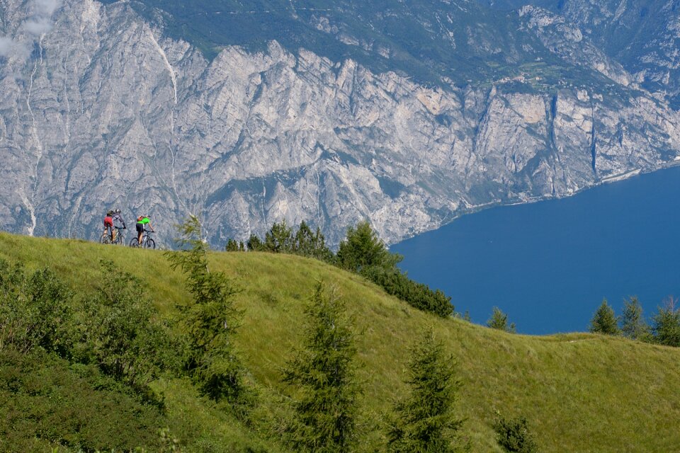 Lago di garda mountains rock wall