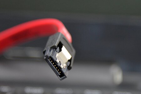 S-ata connecting cable red