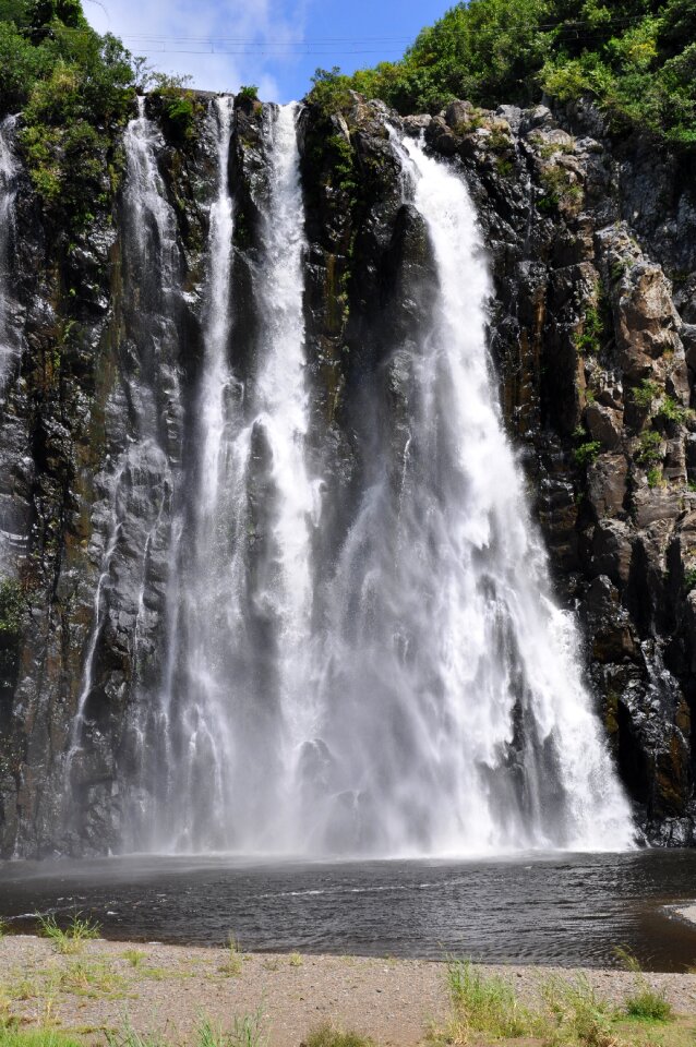 Flowing falling down