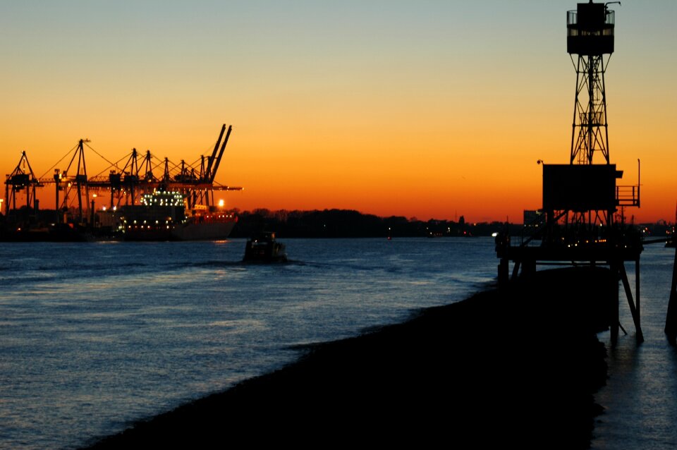 Elbe hamburg sunlight