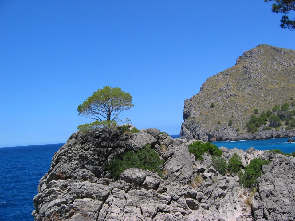 Bay rock sea