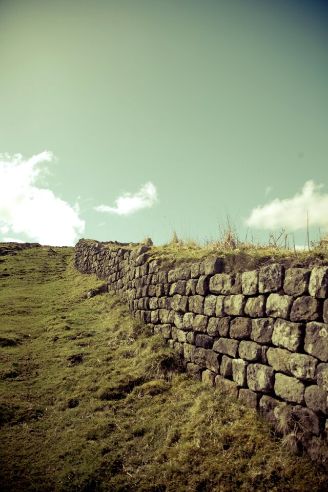 Building wall war