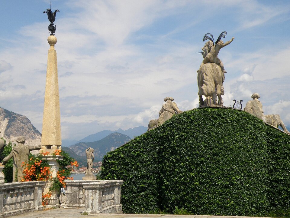 Statues monuments sculpture