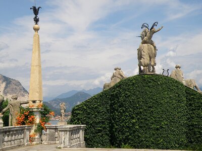 Statues monuments sculpture