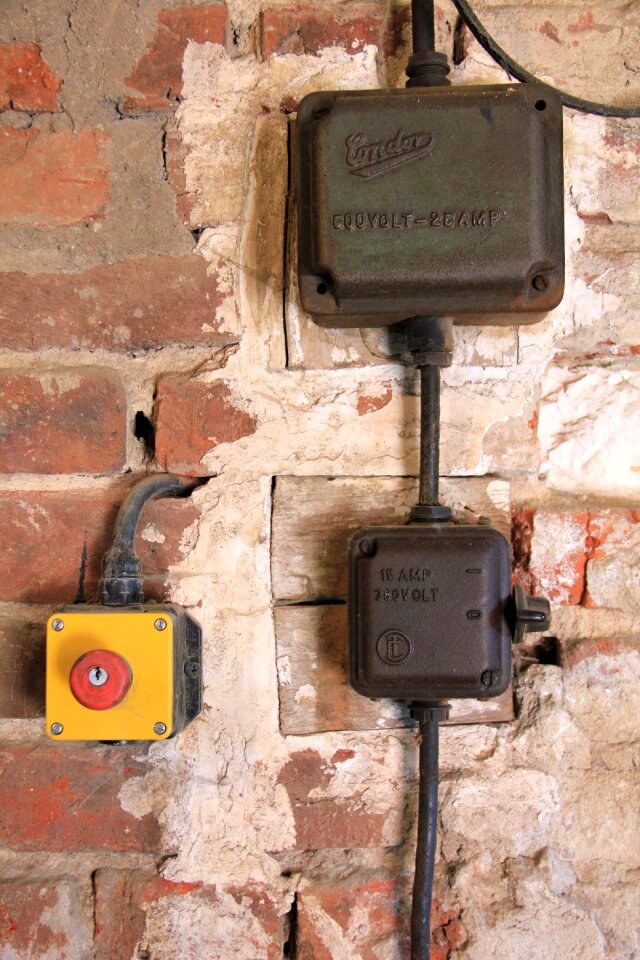 Electrical engineering electrically switch