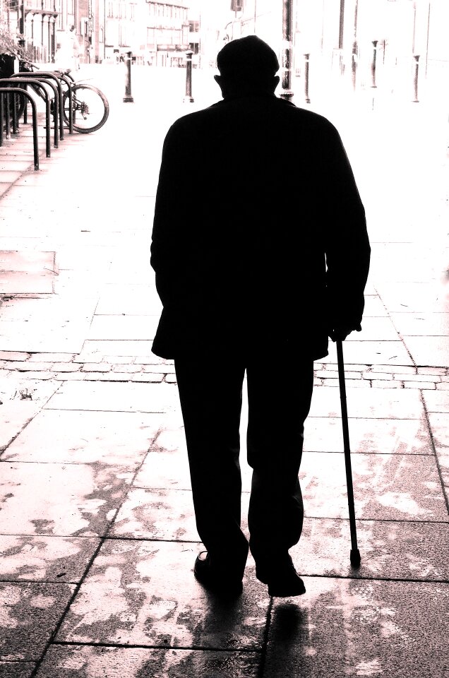 People age solitude