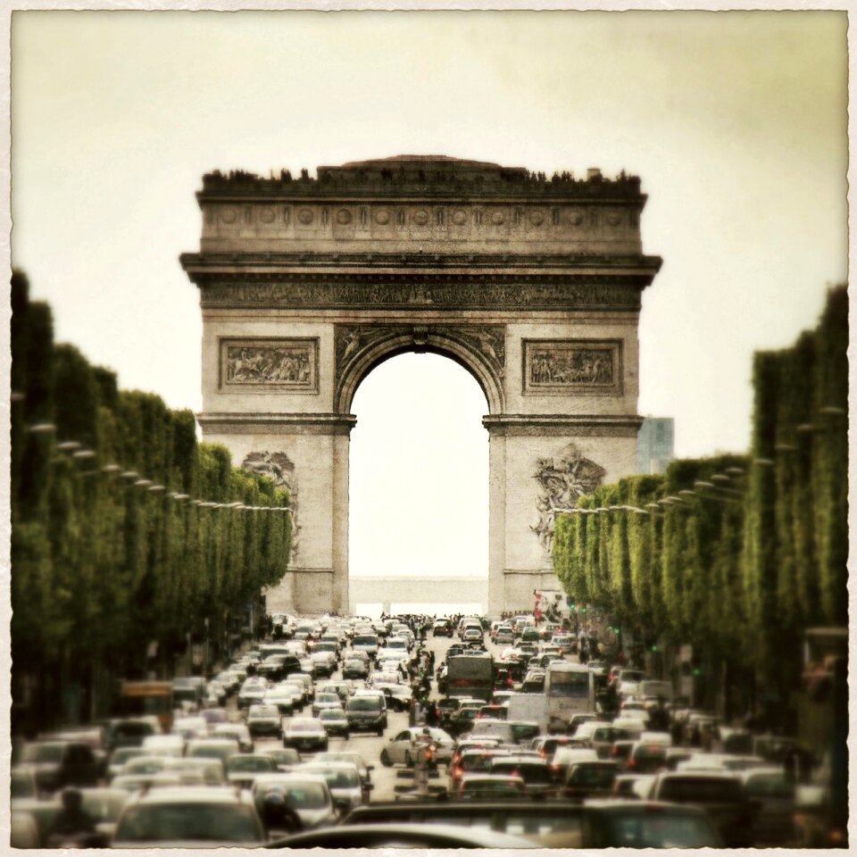 Places of interest cosmopolitan city champs elysées