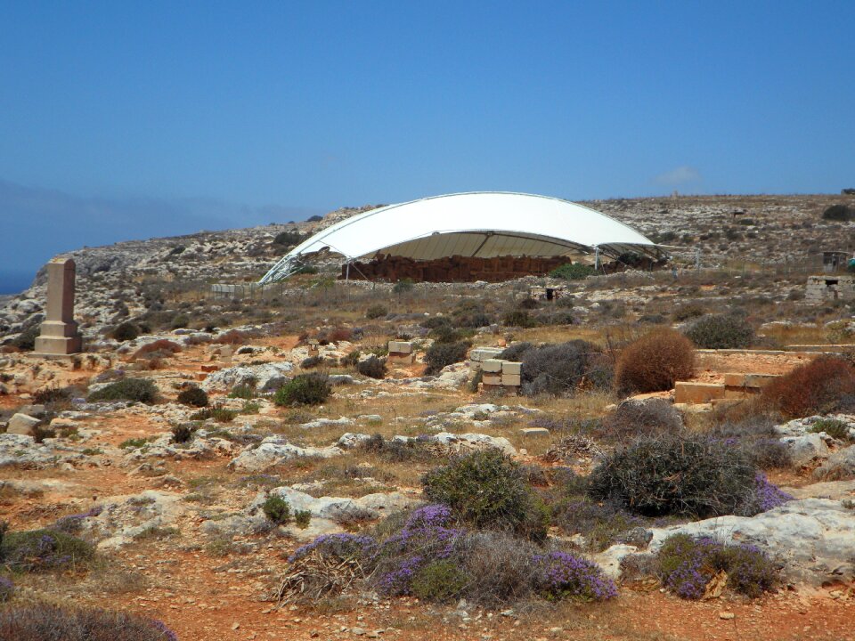 Protection sun protection archaeological excavation